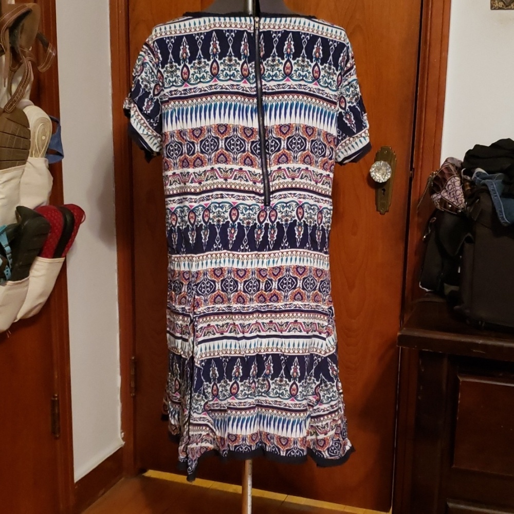 Torrid Sz 2 dress short sleeve tulip style bottom - Picture 3 of 7